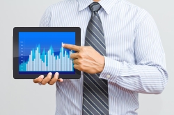 © Warakorn - Fotolia.com Geschäftsmann mit digital Tablet